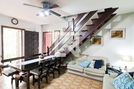 Casa à venda com 283m², 4 quartos e 2 vagas Casa à venda com 283m², 4 quartos e 2 vagasCasa 2