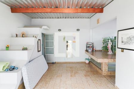 Casa à venda com 283m², 4 quartos e 2 vagas Casa à venda com 283m², 4 quartos e 2 vagasCasa 2