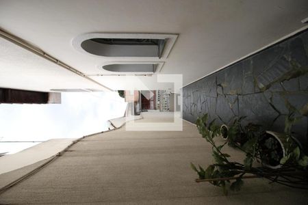 Casa à venda com 342m², 5 quartos e 4 vagasCorredor