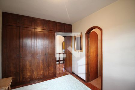 Casa à venda com 342m², 5 quartos e 4 vagasQuarto 2 - Suíte