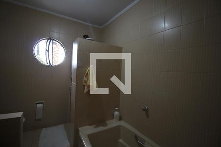 Casa à venda com 342m², 5 quartos e 4 vagasBanheiro da Suíte 1