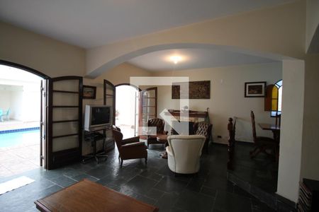 Casa à venda com 342m², 5 quartos e 4 vagasSala