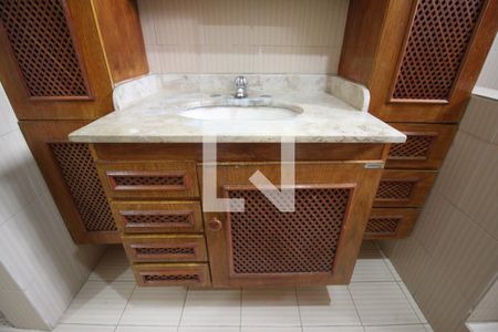 Casa à venda com 342m², 5 quartos e 4 vagasBanheiro da Suíte 1