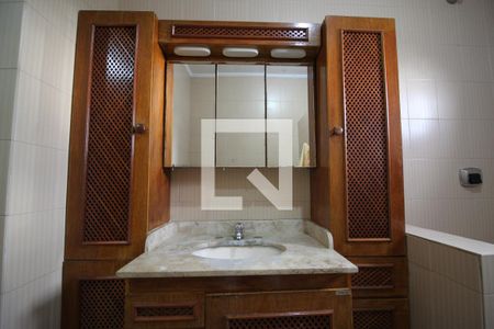 Casa à venda com 342m², 5 quartos e 4 vagasBanheiro da Suíte 1