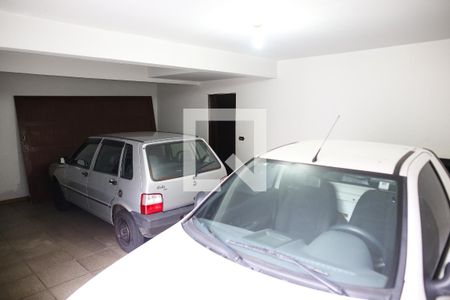 Casa à venda com 318m², 6 quartos e 4 vagas Casa à venda com 318m², 6 quartos e 4 vagasGaragem