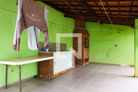 Casa à venda com 318m², 6 quartos e 4 vagas Casa à venda com 318m², 6 quartos e 4 vagasQuintal e Churrasqueira