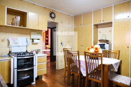 Casa à venda com 318m², 6 quartos e 4 vagas Casa à venda com 318m², 6 quartos e 4 vagasCozinha