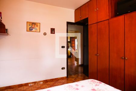 Casa à venda com 318m², 6 quartos e 4 vagas Casa à venda com 318m², 6 quartos e 4 vagasQuarto 2