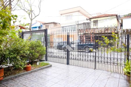 Casa à venda com 318m², 6 quartos e 4 vagas Casa à venda com 318m², 6 quartos e 4 vagasQuintal da Frente