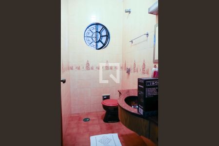 Casa à venda com 318m², 6 quartos e 4 vagas Casa à venda com 318m², 6 quartos e 4 vagasBanheiro Social 2