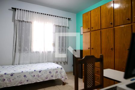 Casa à venda com 318m², 6 quartos e 4 vagas Casa à venda com 318m², 6 quartos e 4 vagasQuarto 4