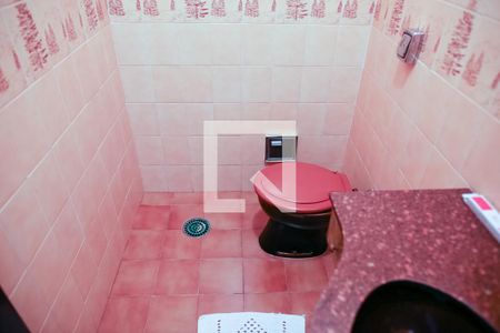 Casa à venda com 318m², 6 quartos e 4 vagas Casa à venda com 318m², 6 quartos e 4 vagasBanheiro Social 2