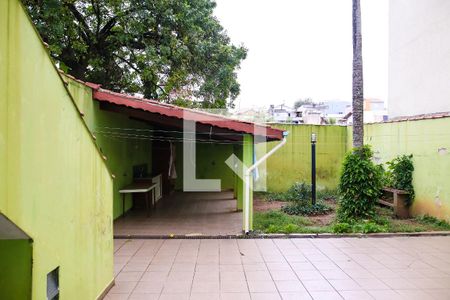 Casa à venda com 318m², 6 quartos e 4 vagas Casa à venda com 318m², 6 quartos e 4 vagasVista do Quarto 5