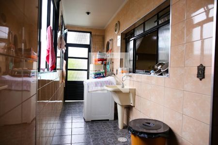 Casa à venda com 318m², 6 quartos e 4 vagas Casa à venda com 318m², 6 quartos e 4 vagasLavanderia