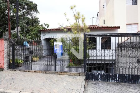 Casa à venda com 318m², 6 quartos e 4 vagas Casa à venda com 318m², 6 quartos e 4 vagasFachada