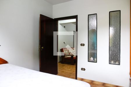 Casa à venda com 318m², 6 quartos e 4 vagas Casa à venda com 318m², 6 quartos e 4 vagasQuarto 3