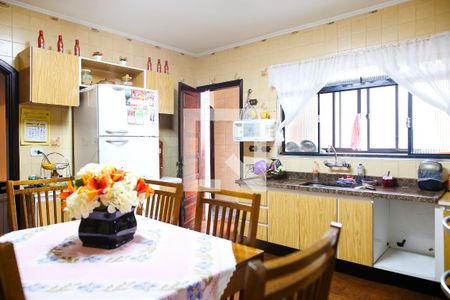 Casa à venda com 318m², 6 quartos e 4 vagas Casa à venda com 318m², 6 quartos e 4 vagasCozinha