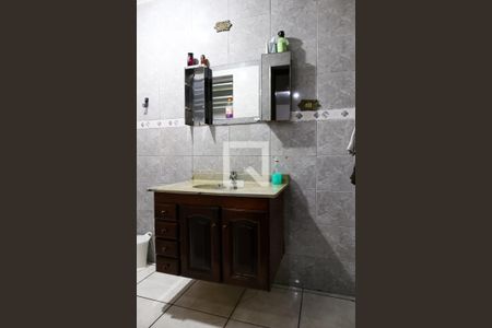 Casa à venda com 318m², 6 quartos e 4 vagas Casa à venda com 318m², 6 quartos e 4 vagasBanheiro Social 3