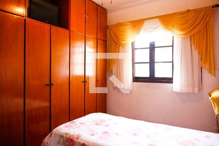 Casa à venda com 318m², 6 quartos e 4 vagas Casa à venda com 318m², 6 quartos e 4 vagasQuarto 2