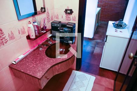 Casa à venda com 318m², 6 quartos e 4 vagas Casa à venda com 318m², 6 quartos e 4 vagasBanheiro Social 2