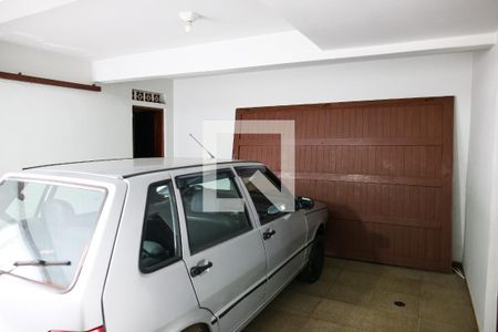 Casa à venda com 318m², 6 quartos e 4 vagas Casa à venda com 318m², 6 quartos e 4 vagasGaragem