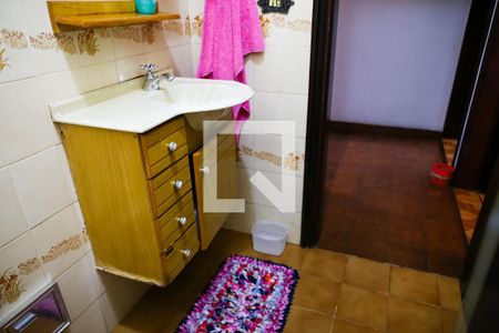 Casa à venda com 318m², 6 quartos e 4 vagas Casa à venda com 318m², 6 quartos e 4 vagasBanheiro Social 1