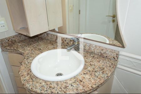 Casa à venda com 370m², 4 quartos e 2 vagas Casa à venda com 370m², 4 quartos e 2 vagasDetalhe banheiro 3