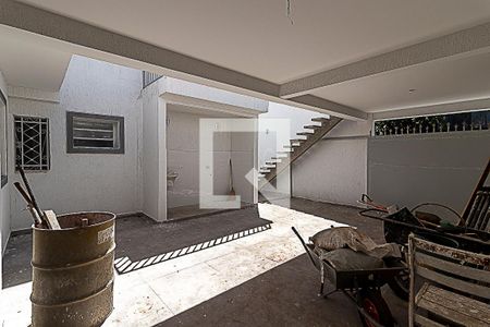 Casa à venda com 232m², 3 quartos e 3 vagas Casa à venda com 232m², 3 quartos e 3 vagasÁrea comum - Garagem e Área de Serviço
