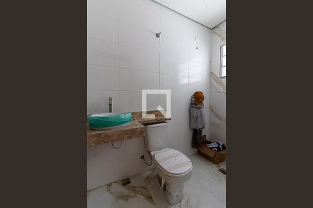 Casa à venda com 232m², 3 quartos e 3 vagas Casa à venda com 232m², 3 quartos e 3 vagasBanheiro Social