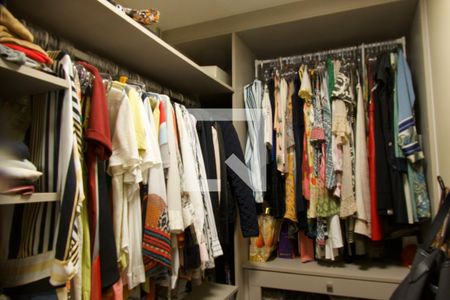 Apartamento à venda com 200m², 4 quartos e 2 vagasSuíte 3 closet 