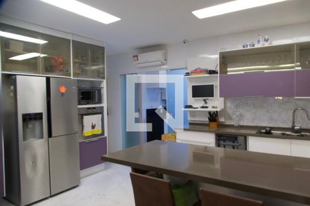 Apartamento à venda com 200m², 4 quartos e 2 vagasCozinha americana 