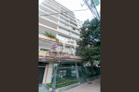 Apartamento à venda com 130m², 3 quartos e 1 vaga Apartamento à venda com 130m², 3 quartos e 1 vagaFachada