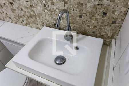 Banheiro de kitnet/studio para alugar com 1 quarto, 32m² em Parque Reboucas, São Paulo