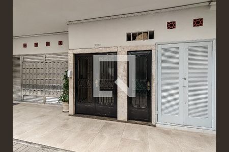 Apartamento à venda com 95m², 3 quartos e sem vaga Apartamento à venda com 95m², 3 quartos e sem vagaFachada e portaria