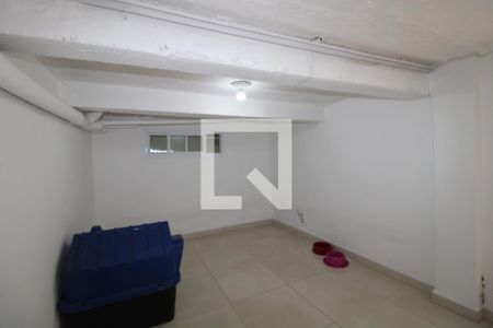 Casa à venda com 258m², 2 quartos e 3 vagasPorão - Sala 2