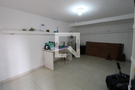 Casa à venda com 258m², 2 quartos e 3 vagasPorão - Sala 5