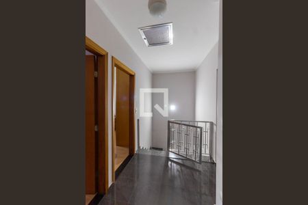 Casa à venda com 180m², 3 quartos e 4 vagasCorredor