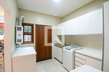 Casa de condomínio à venda com 284m², 5 quartos e 4 vagas Casa de condomínio à venda com 284m², 5 quartos e 4 vagasÁrea de Serviço