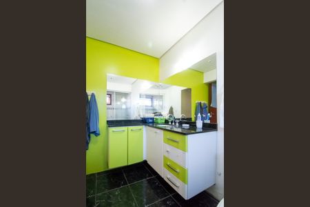 Casa de condomínio à venda com 284m², 5 quartos e 4 vagas Casa de condomínio à venda com 284m², 5 quartos e 4 vagasBanheiro da Suíte