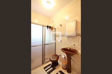 Casa à venda com 226m², 4 quartos e 4 vagasBanheiro Social 1