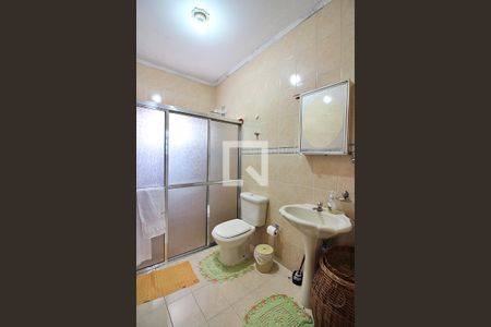 Casa à venda com 226m², 4 quartos e 4 vagasBanheiro do Quarto 1 - Suíte