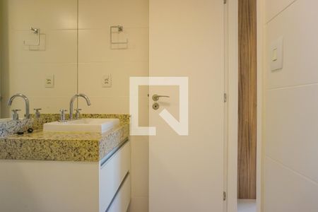 Apartamento à venda com 80m², 2 quartos e 1 vaga Apartamento à venda com 80m², 2 quartos e 1 vagaBanheiro da Suíte