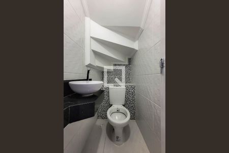 Lavabo de casa de condomínio para alugar com 2 quartos, 66m² em Vila Monumento, São Paulo
