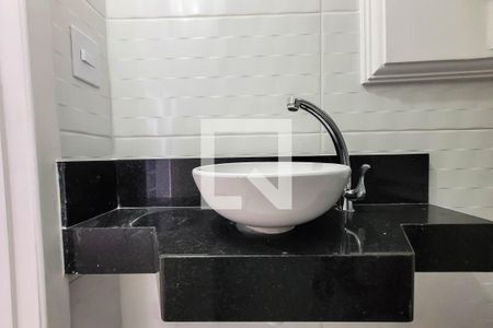 Lavabo de casa de condomínio para alugar com 2 quartos, 66m² em Vila Monumento, São Paulo