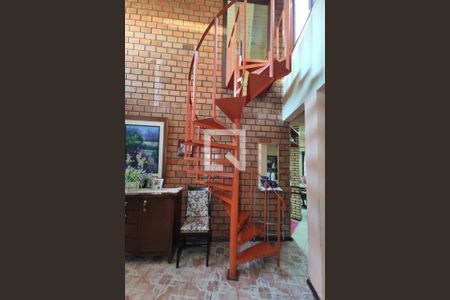 Casa para alugar com 420m², 2 quartos e 3 vagas Casa para alugar com 420m², 2 quartos e 3 vagasEscada