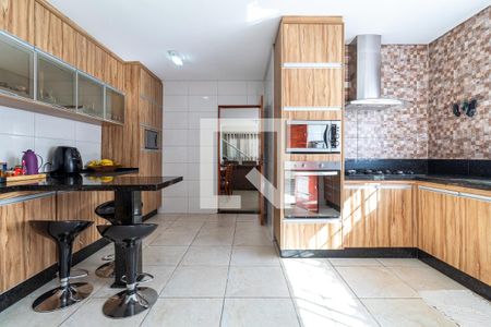 Casa à venda com 305m², 3 quartos e 6 vagas Casa à venda com 305m², 3 quartos e 6 vagasCozinha