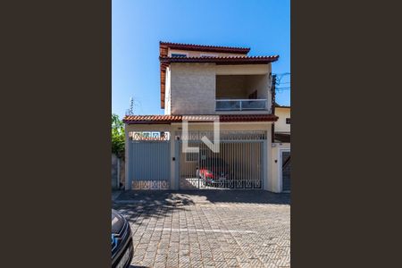 Casa à venda com 305m², 3 quartos e 6 vagas Casa à venda com 305m², 3 quartos e 6 vagasFachada