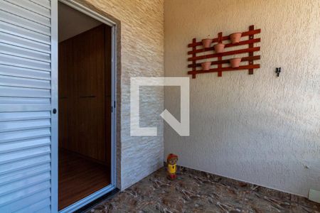 Casa à venda com 305m², 3 quartos e 6 vagas Casa à venda com 305m², 3 quartos e 6 vagasVaranda da Suíte 2