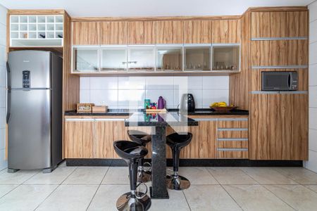 Casa à venda com 305m², 3 quartos e 6 vagas Casa à venda com 305m², 3 quartos e 6 vagasCozinha