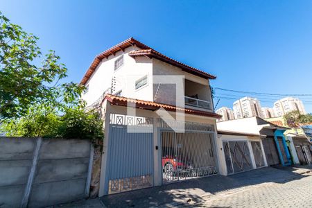 Casa à venda com 305m², 3 quartos e 6 vagas Casa à venda com 305m², 3 quartos e 6 vagasFachada